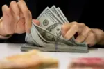پیش بینی قیمت دلار ۲۵ مهر ۱۴۰۲ / کف‌سازی دلار در سایه سیاست‌های انقباضی دولت