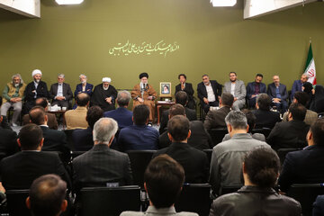 رهبر انقلاب: دوره کنونی زمینه پرورش سعدی، حافظ و نظامی را دارد/ گسترش شاعران متعهد و انقلابی جوان امید آفرین است