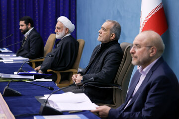 جلسه مهم شورای‌عالی فضای مجازی در اردیبهشت ماه؛ فیلترینگ تلگرام برداشته خواهد شد یا…/ ناامیدی ها از دولت پزشکیان اوج می‌گیرد؟