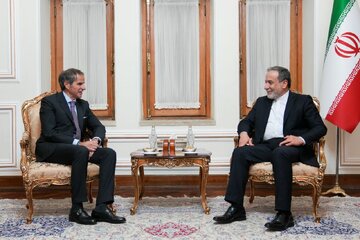 راز سفر گروسی به تهران؛ ایران با دست پٌر به مذاکرات غیرمستقیم با آمریکا می‌رود؟