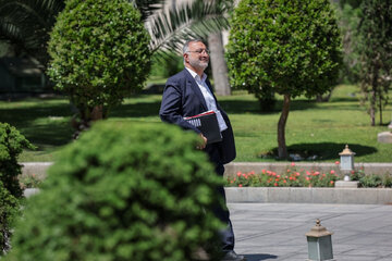 رونمایی از «ائتلافِ جدید» زاکانی و حلقه دولت سیزدهم در مراسم سوگواری رئیس جمهور فقید/ الگوی انتخاباتی «آبادگران» احیا می شود؟