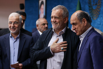 نیکزاد: شایعه برکناری برخی استانداران به برنامه ریزی‌ها ضربه می‌زند/ رئیس جمهور حق دارد تیم خود را بچیند