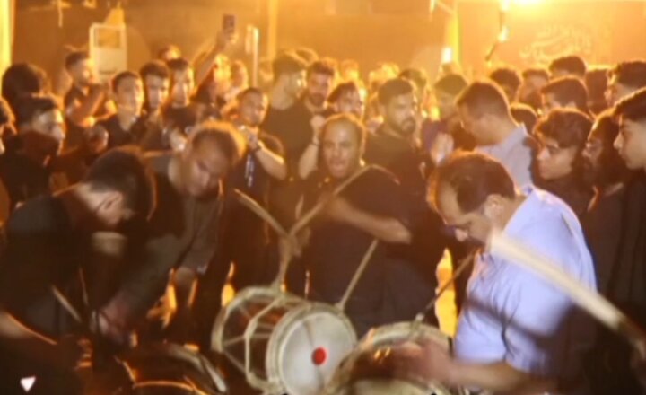 مراسم دمام‌زنی در شهر اهرم