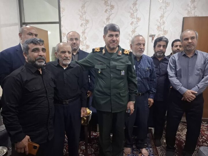 همه باید قدردان شهدا و خانواده های آنها باشند