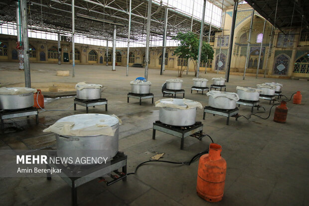 پخت و توزیع بیش از ۱۱۰ دیگ غذا در شهرستان دیر