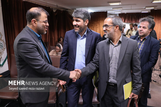 رونمایی از کتاب «الگوی مدیریت نیروهای داوطلب مردمی در جهاد سازندگی»