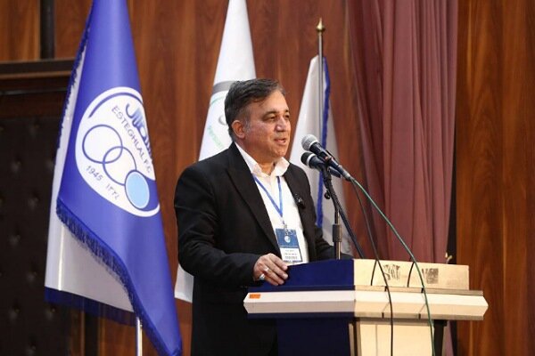 علی تاجرنیا: در جذب بازیکنان هیچ‌کاره‌ام؛ استقلال مشکل مدیریتی دارد!