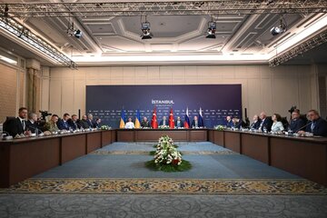 چرا مذاکرات مستقیم مسکو و کییف به نتیجه نمیرسد؟ / مسکو خواهان آتشبس موقت، کییف در جستوجوی راهی برای پایان دائمی جنگ