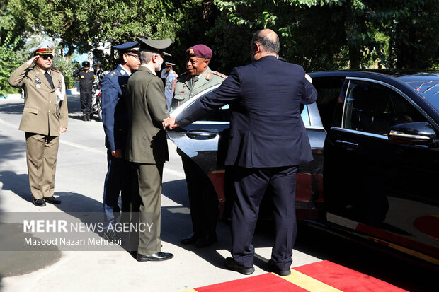 دیدار فرمانده نیروهای دفاع ملی آفریقای جنوبی با فرمانده کل آجا