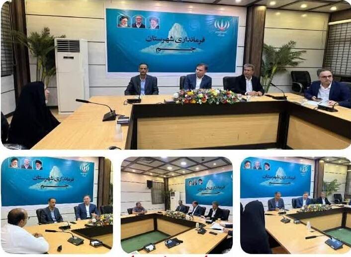 ملاقات عمومی استاندار بوشهر در شهرستان جم برگزار شد