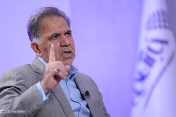 هزینه‌های سیاست خارجی ما چندین برابر درآمد ملی کشور است / توسعه اقتصادی بدون سیاست خارجی تعامل‌گر پیش نمی‌رود / زمان تغییرات بنیادین در سیاست خارجی