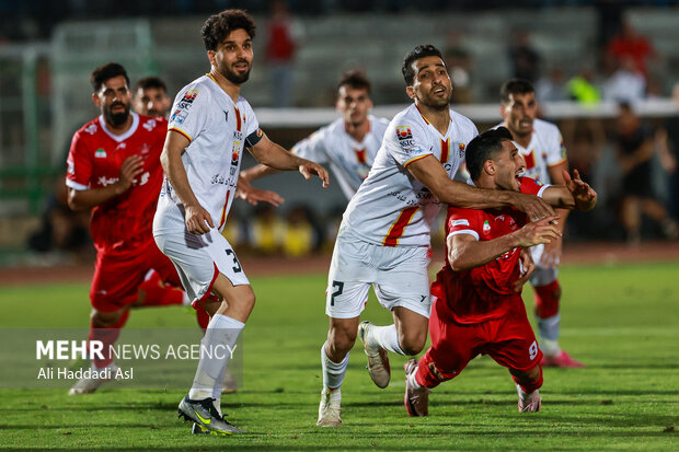 آرامش مهمترین نیاز پرسپولیس است؛ علیپور در تیم تنهاست