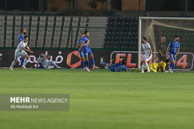 بازیکن میلیاردی هزار تومان هم بازی نکرد/آبروی ۸۰ ساله استقلال را بردند