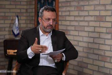 خاندوزی: نمود رسانه‌ای ماجرای چای دبش سیاسی بازی است/ ساده‌اندیشی زیان‌بارتر از تحریم است