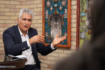 سوپرمارکتهای مالی در روستاها راهاندازی میشود/ شیری: ۶۰ درصد فروش ارز اربعین توسط پست بانک انجام شد