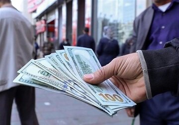 چرا وقت وارد کردن شوک به اقتصاد ایران نیست؟/ رمضانخانی: نرخ بنزین تبدیل به بحران شده، اما نه می‌توانیم آن را اصلاح کنیم و نه از قیمت فعلی گذشت کنیم