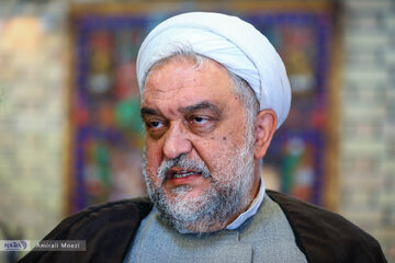 کنایه عباس امیری فر به فسادهای اقتصادی در کابینه رئیسی/ حوزه اقتصادی دولت پزشکیان باید به صورت جدی‌تر اصلاح شود