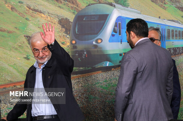 بازدید رئیس جمهور از خطوط راه آهن حومه‌ای استان تهران