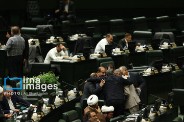 خانه کدام ملت؟/ هیاهو برای مشکلات مردم یا اولویتهای نماینده؟/ جایگاه مطالبات مردم از تریبون نمایندگان کجاست؟