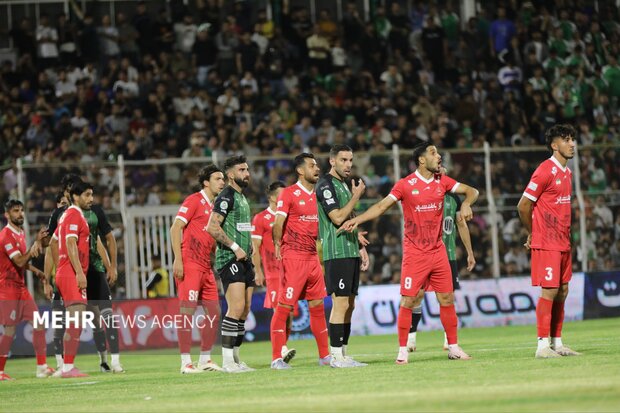 خط دفاعی پرسپولیس مثل «پنیر سوئیسی» است؛ توصیه به هاشمیان برای استعفا