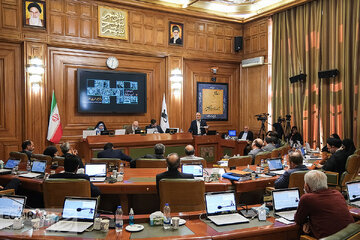 رقابت بذرپاش و زاکانی بر سر ساختمان بهشت؟/تناسبی شدن انتخابات فرصتی برای کسب کرسی‌های بیشتر اصولگرایان در تهران/ اصلاح‌طلبان با یک لیست می‌آیند؟