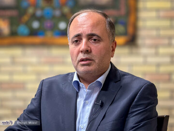 سایه سنگین نوسانات قیمت بر سر اقشار آسیب‌پذیر؛ دولت چه برنامه ای دارد؟کالابرگ توزیع می شود؟/ نوری قزلجه توضیح می‌دهد