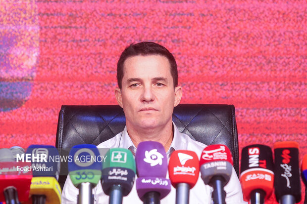 اوسمار ویهرا: به حاشیه ها توجه نمی کنم/ فصل سختی پیش رو خواهیم داشت