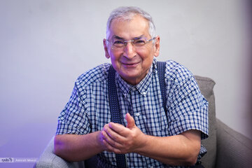 زیباکلام: رویکرد ایران به روسیه در راستای ضرب المثل “دشمن دشمن من، دوست من است” مفهوم پیدا می کند