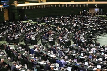 کاتب: مجلس دوازدهم بخشی از مطالبات اصلی ملت را به فراموشی سپرده/ آصفری: خود مجلس باید دیانت و سلامت رفتاری خود را حفظ کند