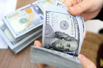 قیمت دلار، یورو و سایر ارزها امروز ۷ دی/ تکان عجیب قیمت ارز در بازار/ دلار وارد کانال ۱۴۱ هزار تومان شد