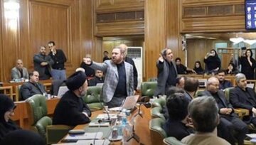 پایان ماه عسل در شهرداری تهران؛ زاکانی دیگر خواب بهشت را ببیند/ شکاف میان اصولگرایان پس از اصلاح قانون در مجلس/ قالیباف، زاکانی را از تهران حذف کرد؟