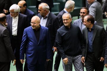 پرده برداری یک نماینده از نقشه جریانی خاص در مجلس برای کابینه چهاردهم؛ شاید بخواهند دولت را از نصاب بیندازند/ تلاش می‌کنند دولت در موضع ضعف قرار گیرد