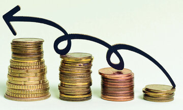 کارشناسان اقتصاد زنگ خطر  را به صدا درآوردند/  تورم بیش از ۵۰ درصد در کمین سال ۰۵ /  قیمت‌ها هر روز بالا می‌روند