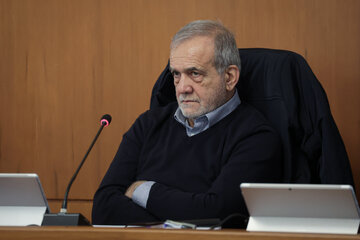 سوپرانقلابیها عوض شدنی نیستند/ گزارش عملکرد تندروها در قبال تذکرات رهبری درباره توهین به رئیس جمهوری