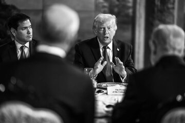 سیانان: آرایش نظامی تغییر نکرد؛ترامپ برای حمله به ایران نیاز به مجوز کنگره دارد/ایران: درآمادهباش کامل هستیم/ اعتراف مهم پمپئو و کنایه بنن به ترامپ