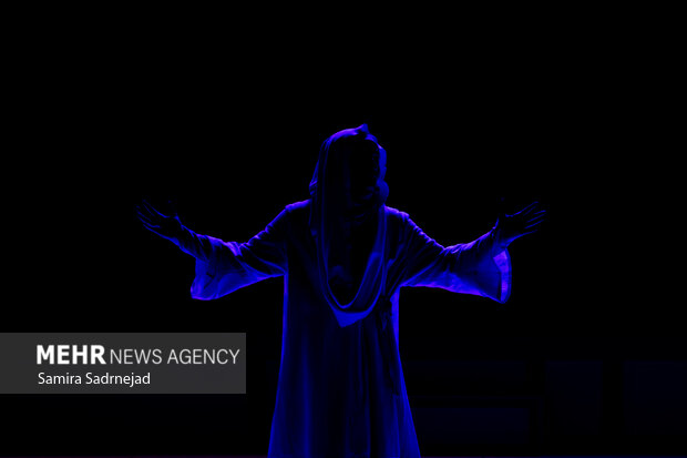 نمایش «برای هانا» نمایش «برای هانا»