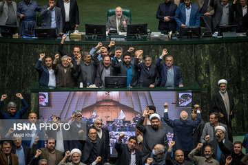 آمریکا با علم به شروط ایران پای مذاکره آمده است؛ کاهش سطح غنی‌سازی در قبال لغو تحریم‌ها/ جمهوری اسلامی در عمل حرف خود را به آمریکایی‌ها دیکته می‌کند