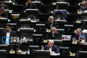 غضنفری: مذاکره با آمریکا هیچ فایدهای ندارد و هیچ تحریمی برداشته نمیشود/ ولایتمدار: اقتدار جمهوری اسلامی، آمریکا را ناچار به نشستن پای میز مذاکره کرد
