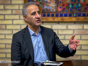 پیش‌بینی یک کارشناس از آینده اقتصاد جهان با نفت گران/ حسینی: مصرف‌کنندگان نفت برای پایان جنگ به ترامپ فشار می‌آورند