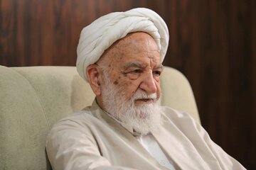 انتقاد آیت الله مسعودی خمینی از مخالفان مذاکره با آمریکا/ اگر امر نادرستی است، خودتان به خط مقدم بروید/ کدام انسان عاقلی میگوید جنگ امر مطلوبی است؟