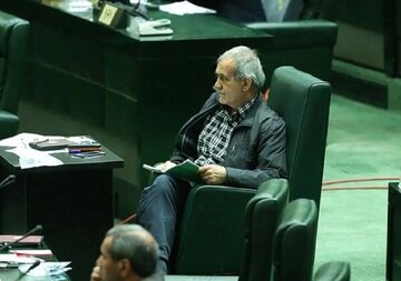 حسابی که هیچوقت تسویه نمی‌شود/ واکنش دو نماینده مجلس به اظهارات مجتبی زارعی درباره کودتا علیه دولت پزشکیان/ رفتار این افراد نوعی شبه‌کودتاست!