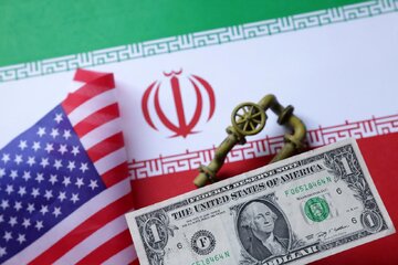 فرزانی، تحلیلگر حوزه پولی : عرضه ۱۰ هزار دلار به هر نفر توانست روند افزایشی نرخ ارز را متوقف کند و انتظارات روانی را تا حدی مهار کند